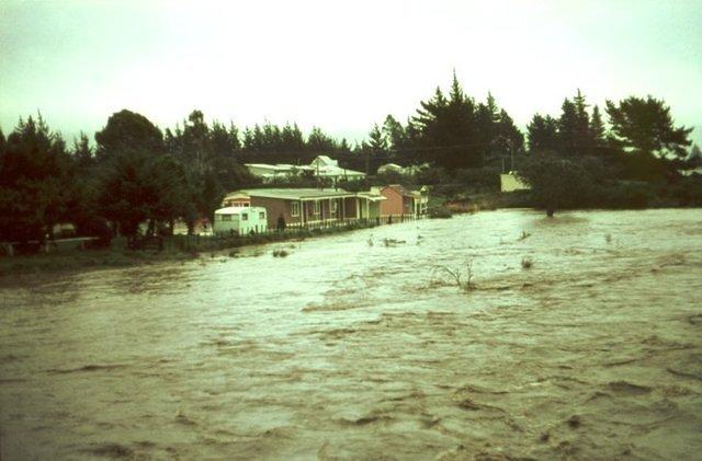 Tongariro River floods Bridge Lodge