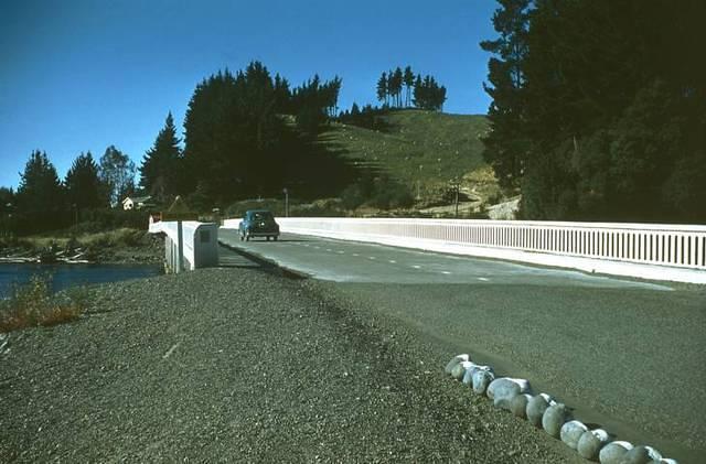 Tongariro River road bridge